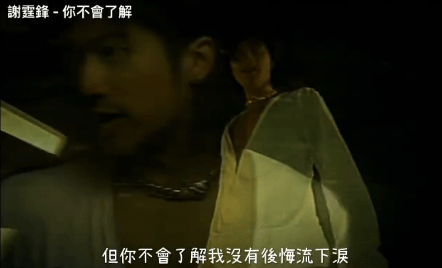 谢霆锋演唱会热爱不分场内场外围墙挡不住谢霆锋演唱会的热爱很难不被这份热爱打动，一