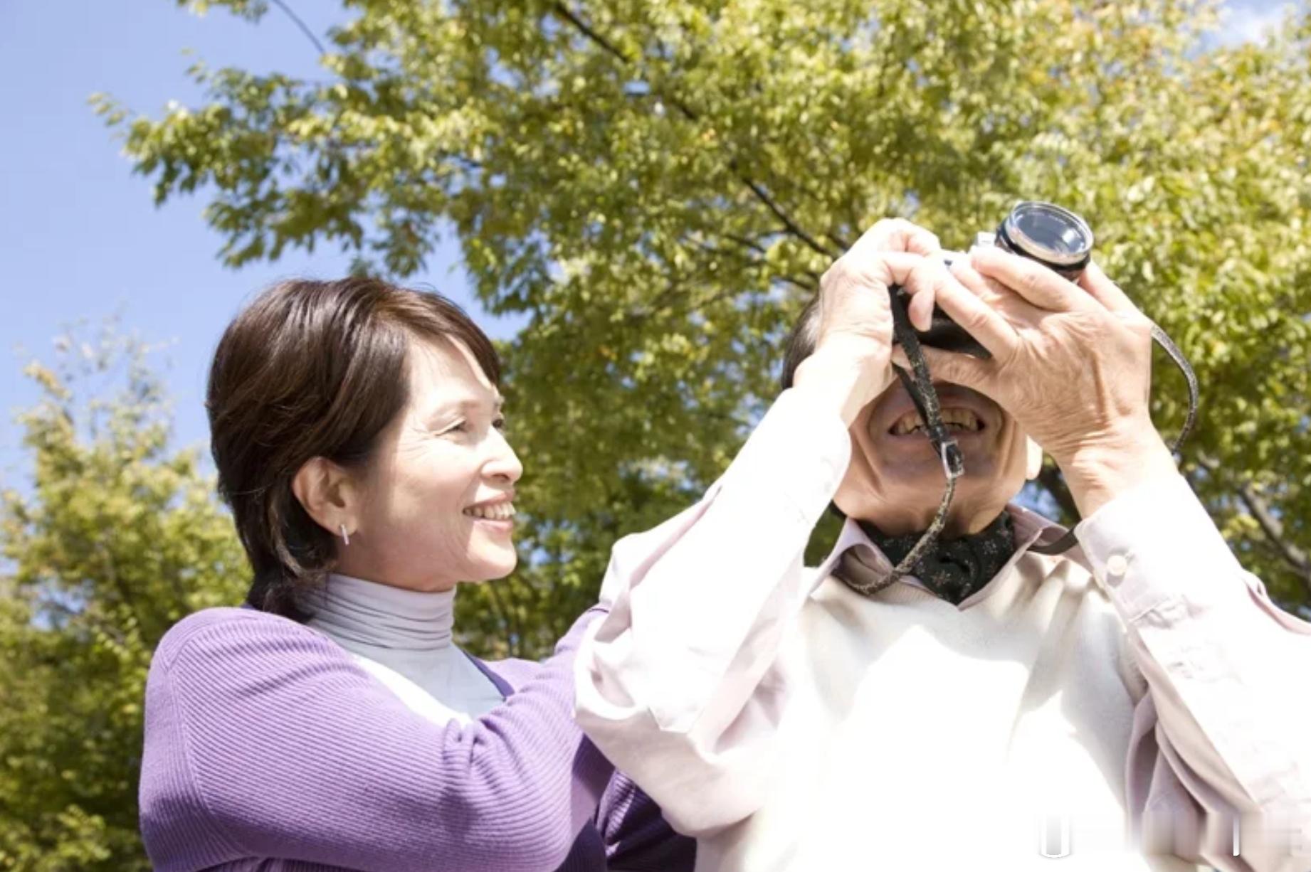 【日本“熟年离婚”创新高 “银发恋爱巴士”联谊游爆满一座难求】海外新鲜事 据日本