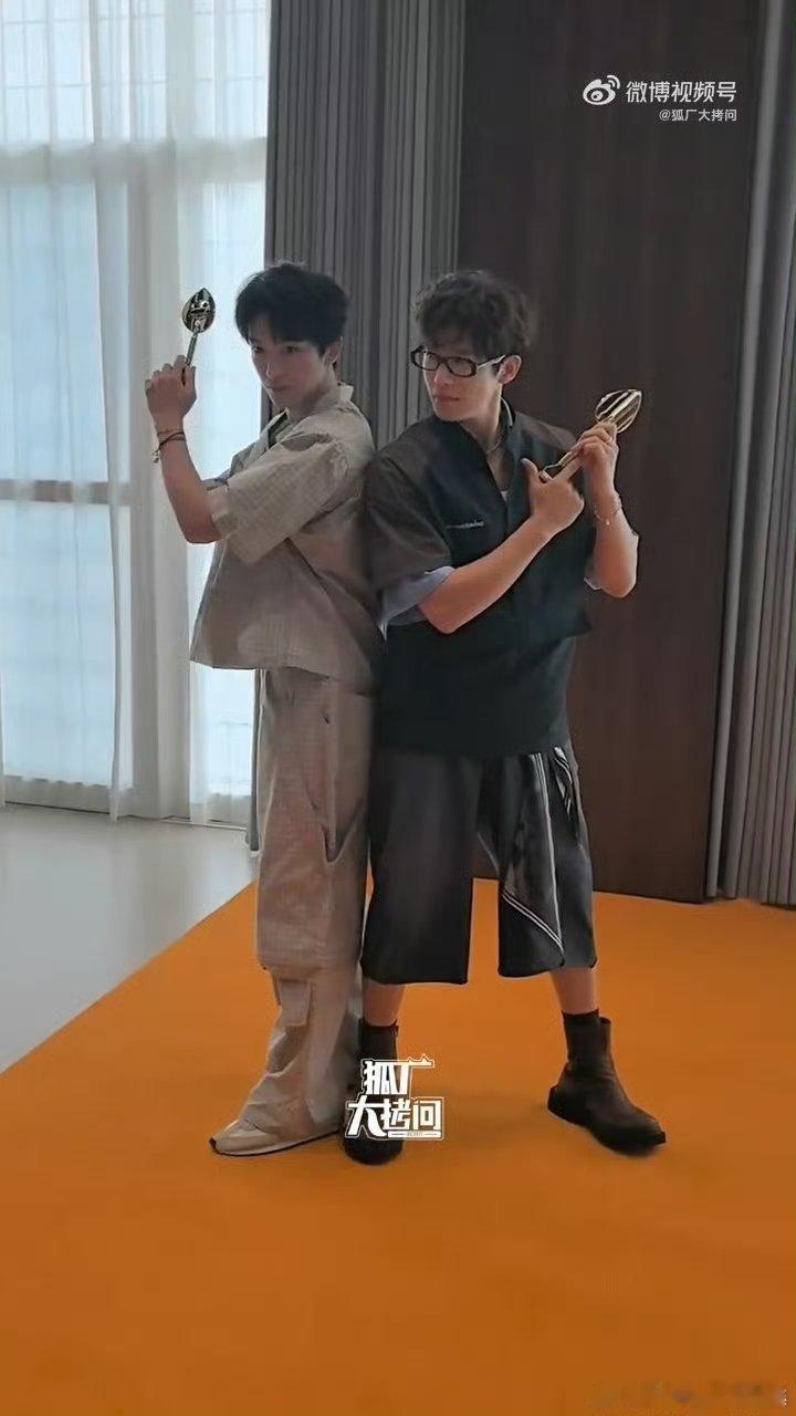 王安宇黄子弘凡007入场忙忙碌碌寻宝藏 这个王安宇的入场也太帅了，今天见面会王安