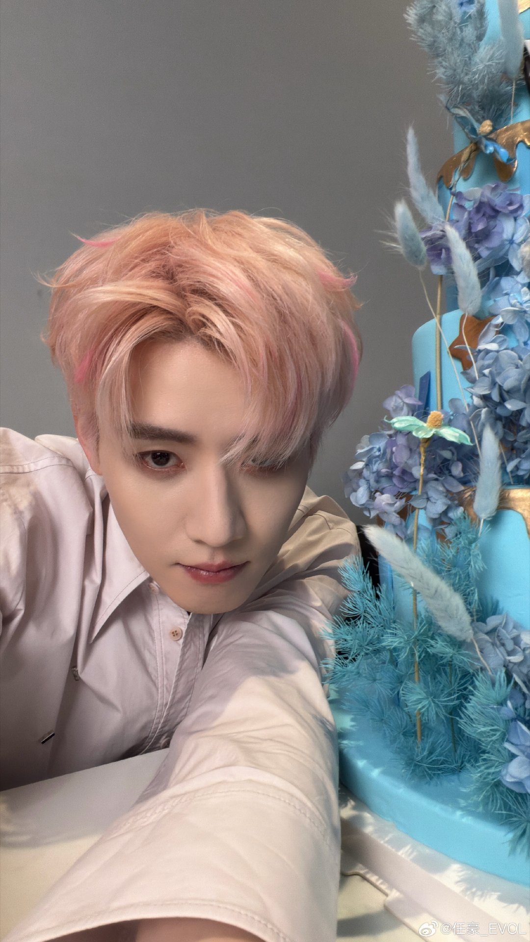 任豪POI 任豪0717生日快乐 “📸拍下幸福的瞬间 我也站在幸福里”𝓘 ?