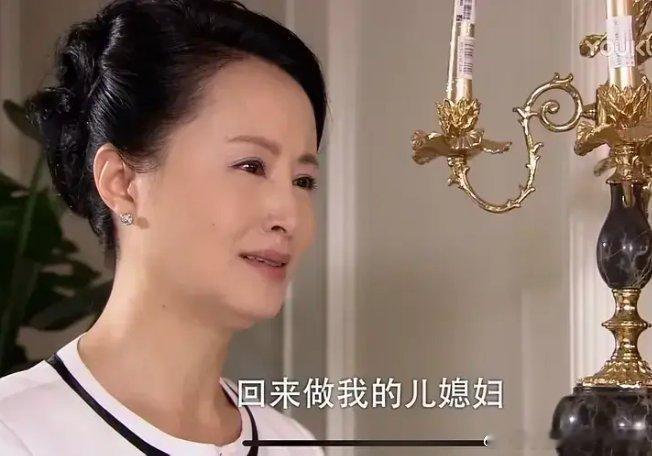 《回家的诱惑》洪世贤去世之后，烛台上摆的是火腿肠 ？？？？？？？？[允悲] ​​