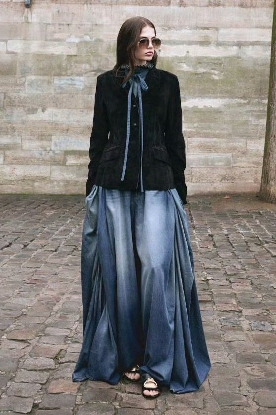 刘雨昕北京电影节国内首穿 Dior2026早秋成衣