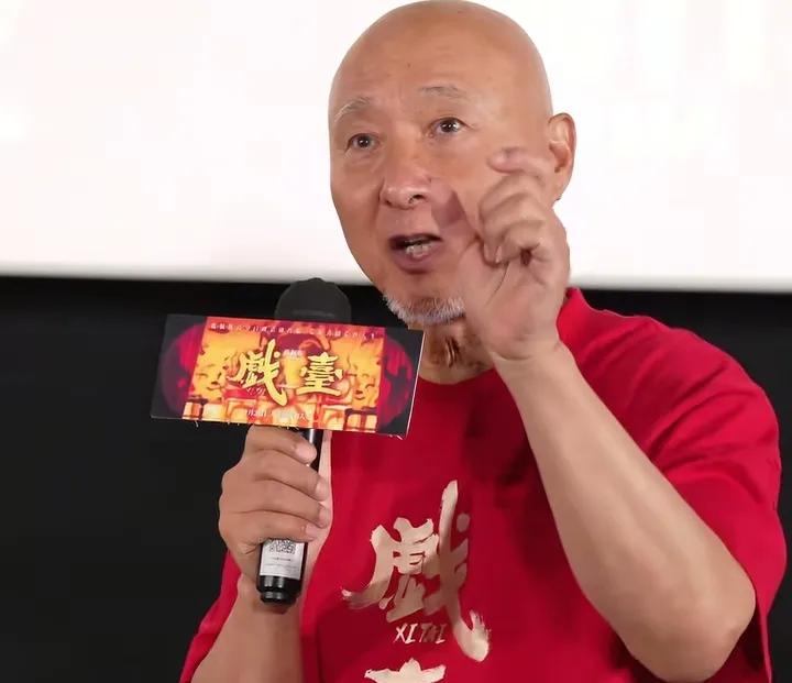 陈佩斯，确实有点孤陋寡闻了。

小品能不能翻拍成电影，对于这个问题，陈佩斯认为是