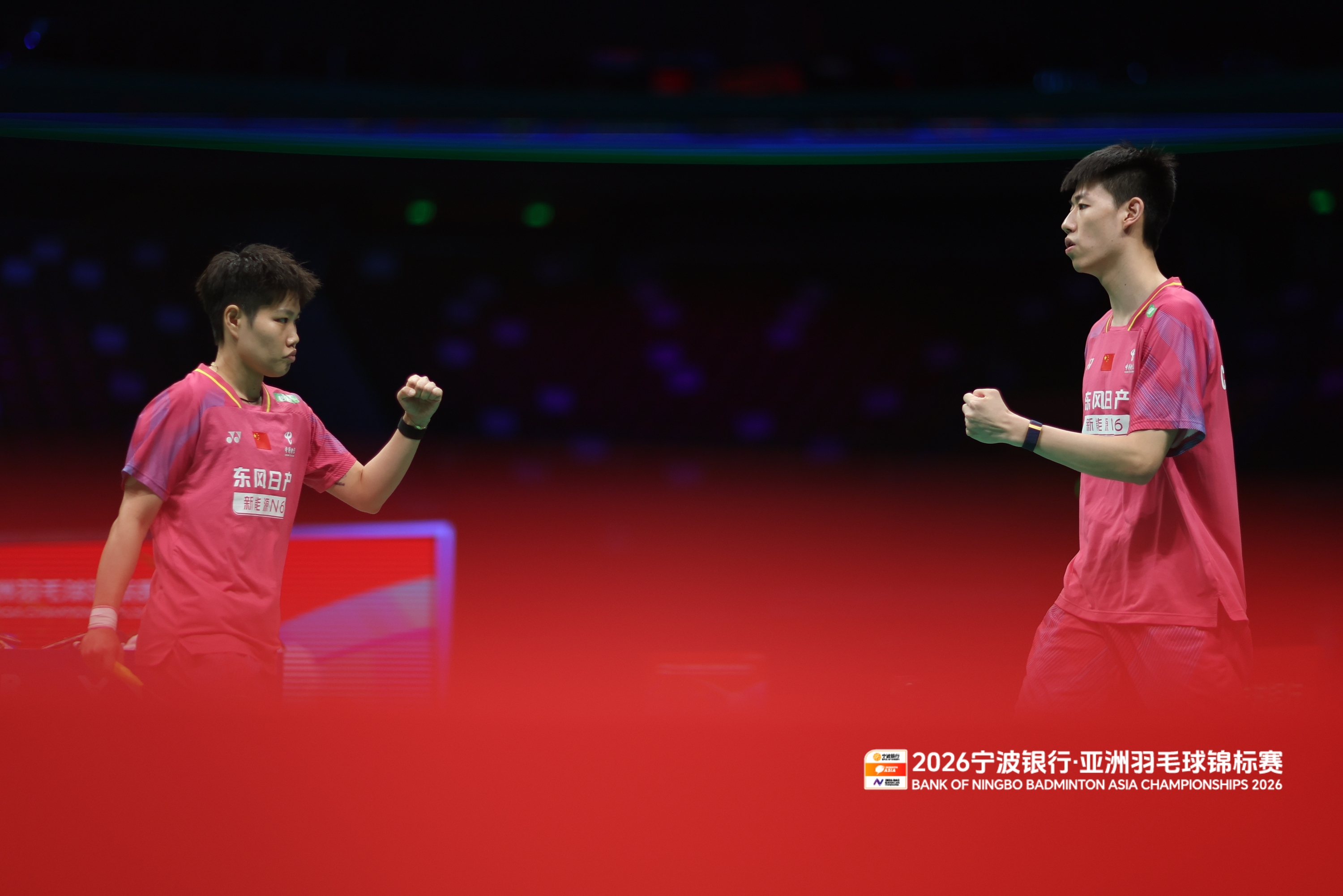 凤凰📷cr：赛事组委会凤凰组合亚锦赛晋级16强 中国羽毛球队