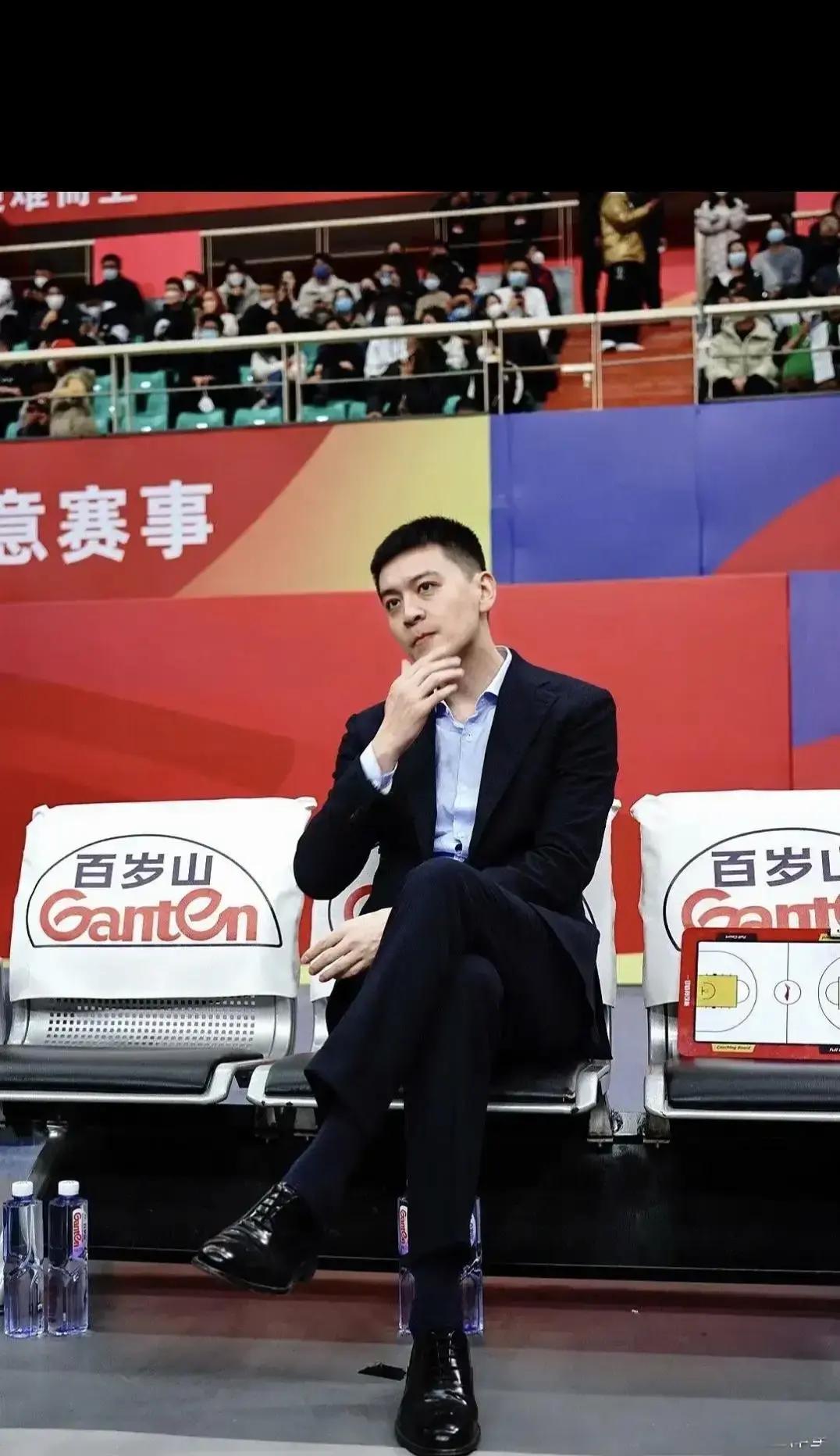 别再看北控支票本了，辽宁青训营正批量生产季后赛武器。
 
北控攒齐三个顶薪球星，