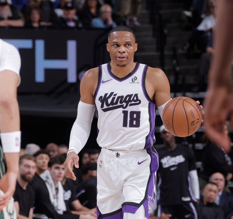 全场比赛结束，国王98：115雄鹿，威少出战38分钟，得到21分6板3助4断3帽