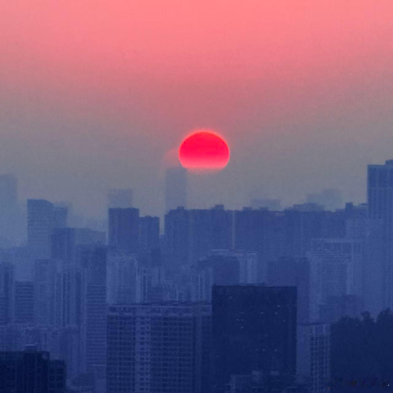 像不像那种复古邵氏武侠剧，感觉马上要出字幕了。电车同学随便聊