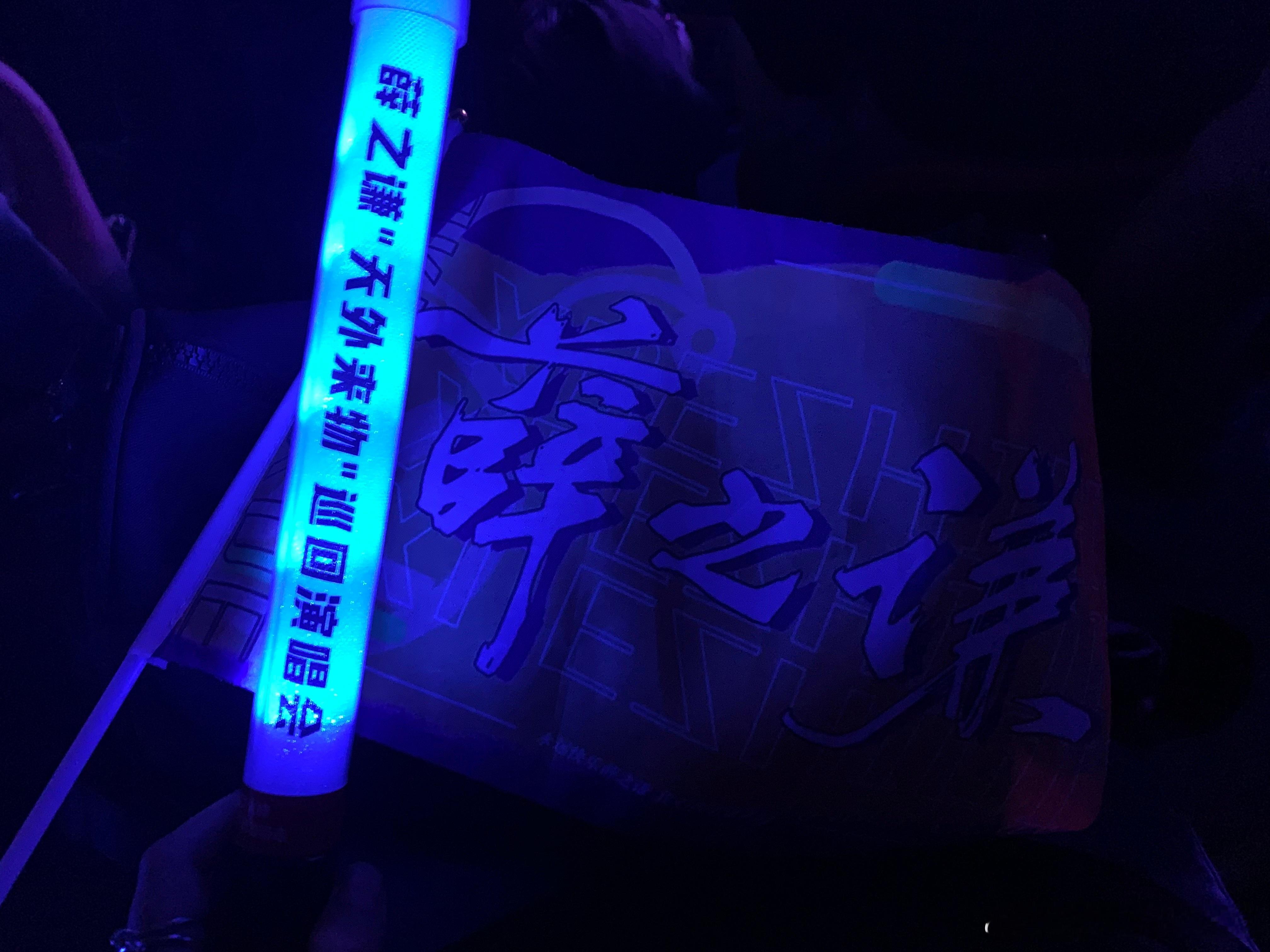 #薛之谦拥抱14年老粉#14年的真爱没有被辜负，长情回应粉丝，也只有薛之谦做到了