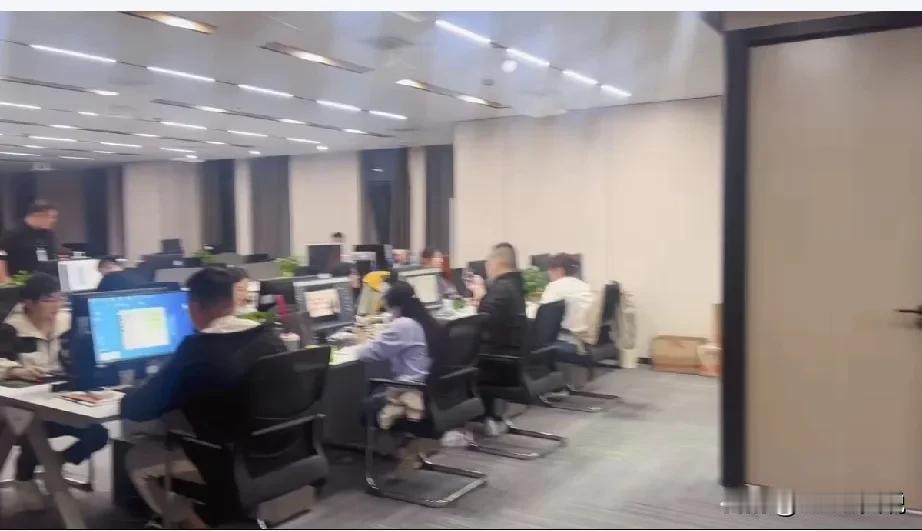 一位已经离职49个多月的85年老哥发微信问，公司能不能把他的离职原因改成“非本人