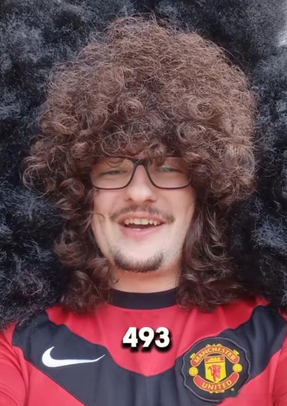 英超第26轮，西汉姆主场1比1战平了士气正盛的曼联。这样一来，曼联蓄发哥的理发机