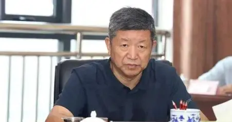王国庆，结交政治骗子、搞迷信活动