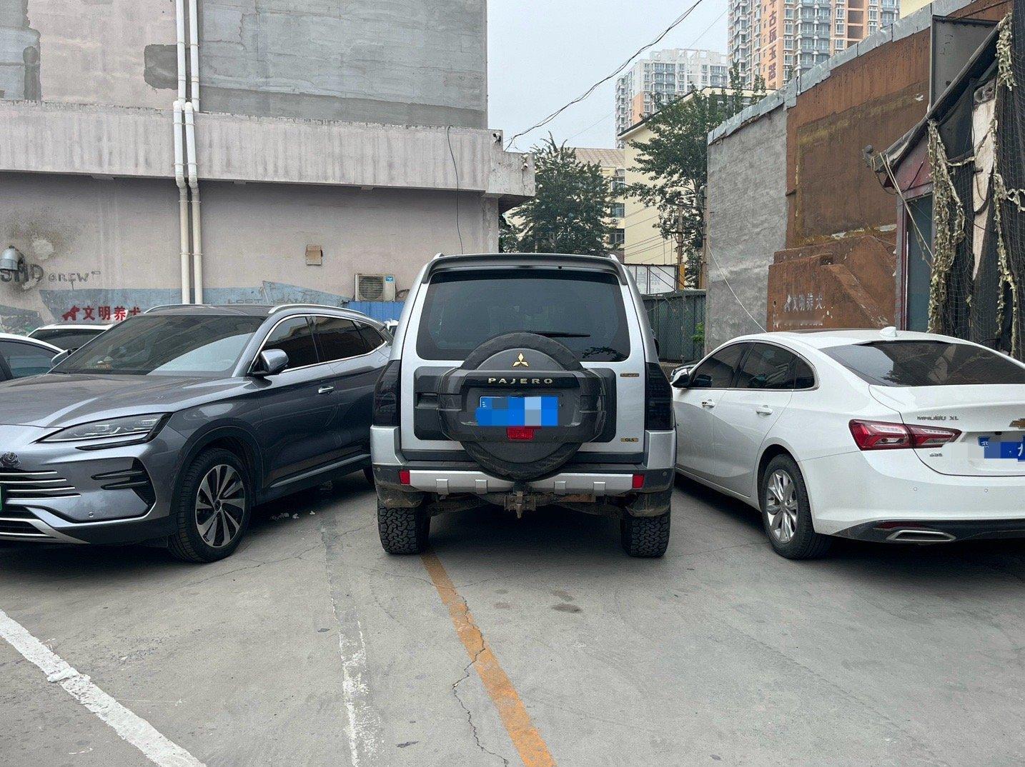 这种胡停的太SB了，一共俩口，另一个被更SB的一个给堵死了，进来的时候就因为一个