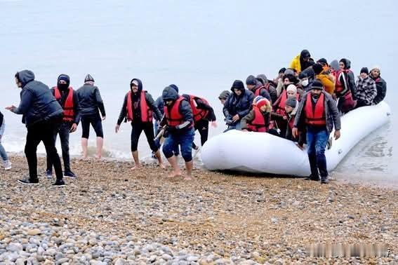 网传移民购买虚假工作记录换取签证
 
有消息称，部分移民通过中介购买虚假工作记录