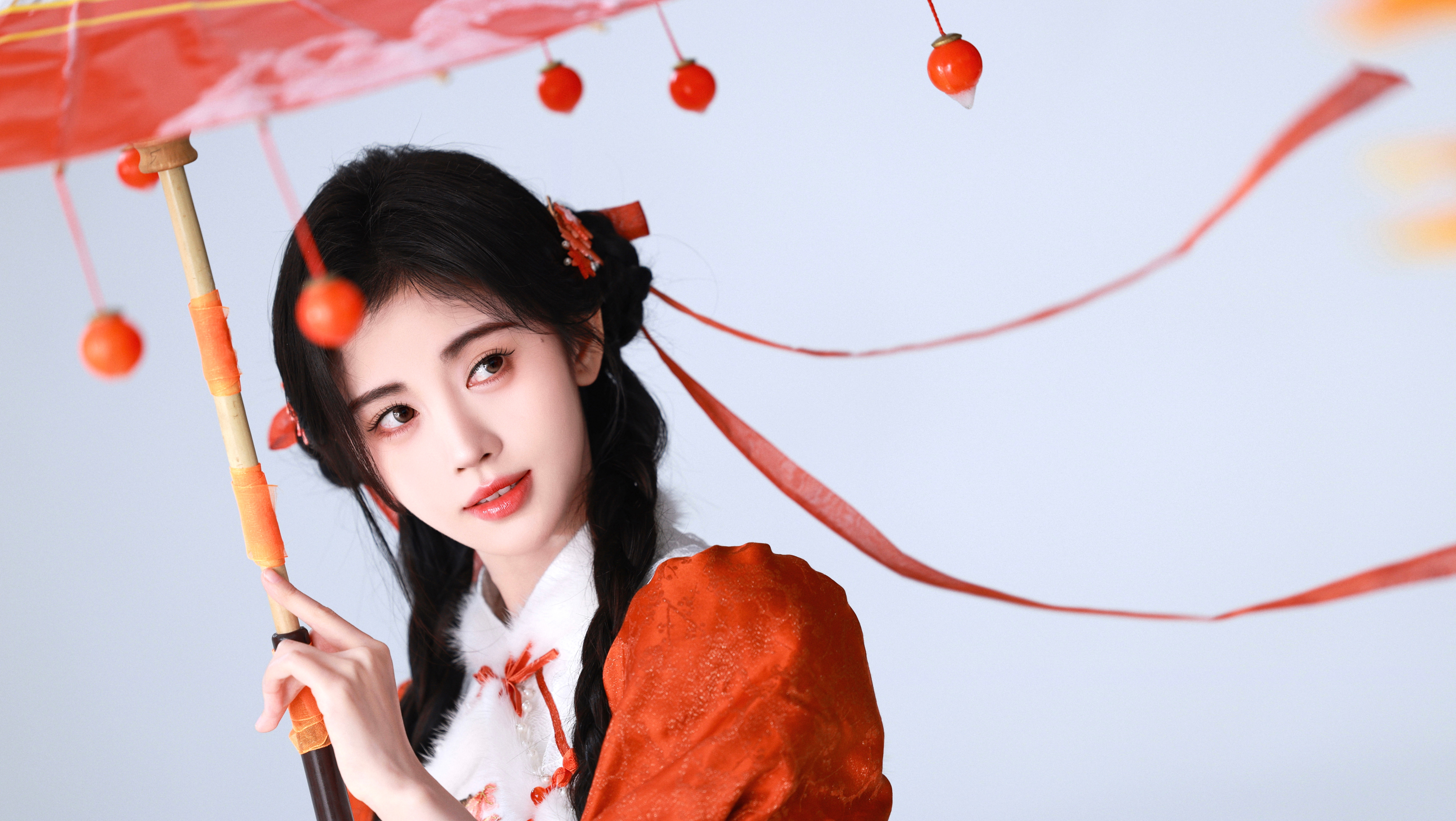 鞠婧祎  雪花片片，坠入人间。天地微茫，山河新妆。#鞠婧祎[超话]# ​​​
