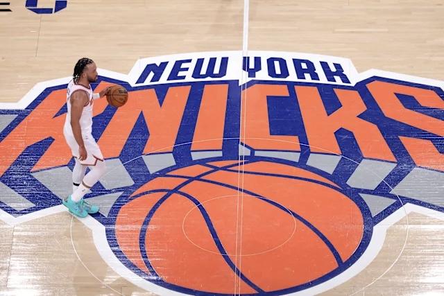 NBA总决赛，马刺主场对阵尼克斯的比赛中，出现了奇葩的一幕。在马刺的主场，出现了