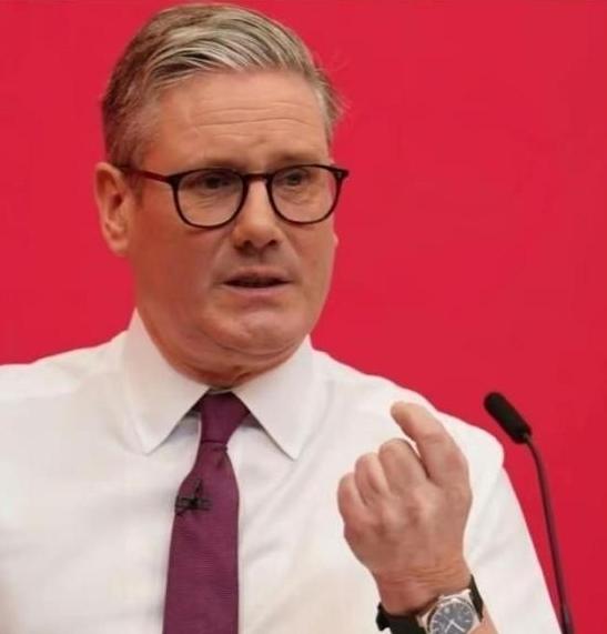 谁都没料到！特朗普没料到，普京也没料到，美国最铁杆的盟友英国，首相居然当着全世界