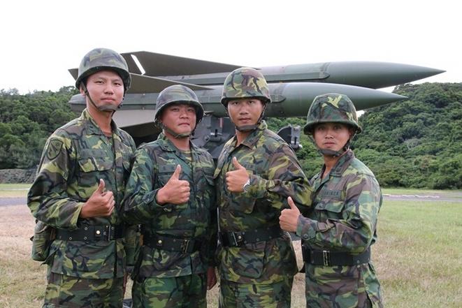 台军一名上尉连长，因辱骂日裔士兵“死日本鬼子”，遭火速撤职法办，岛内炸了锅。
