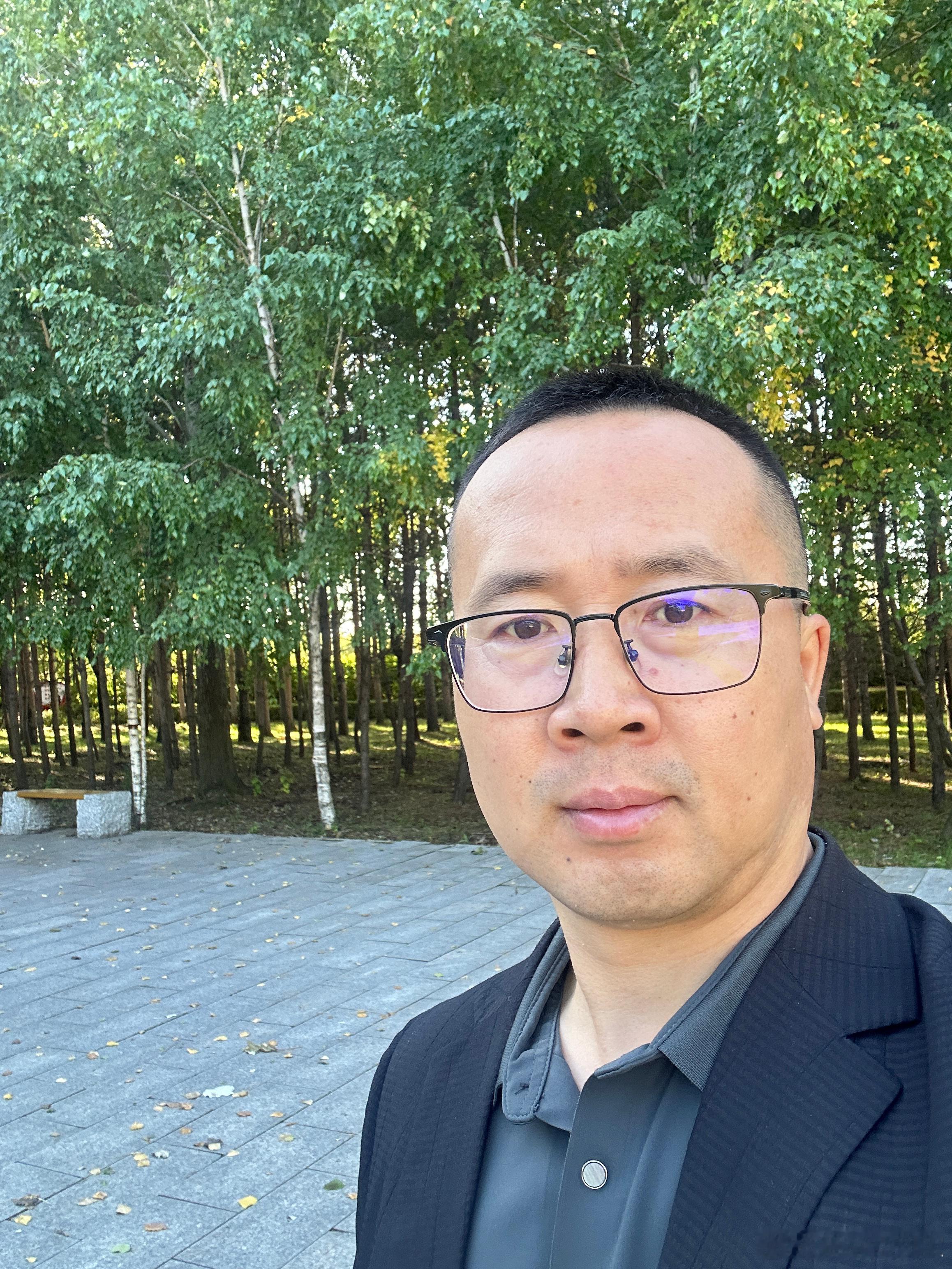 人的相貌七年一变，人的气色七天一变，人的神韵七分钟一变。 人是气死的，花是浇死的