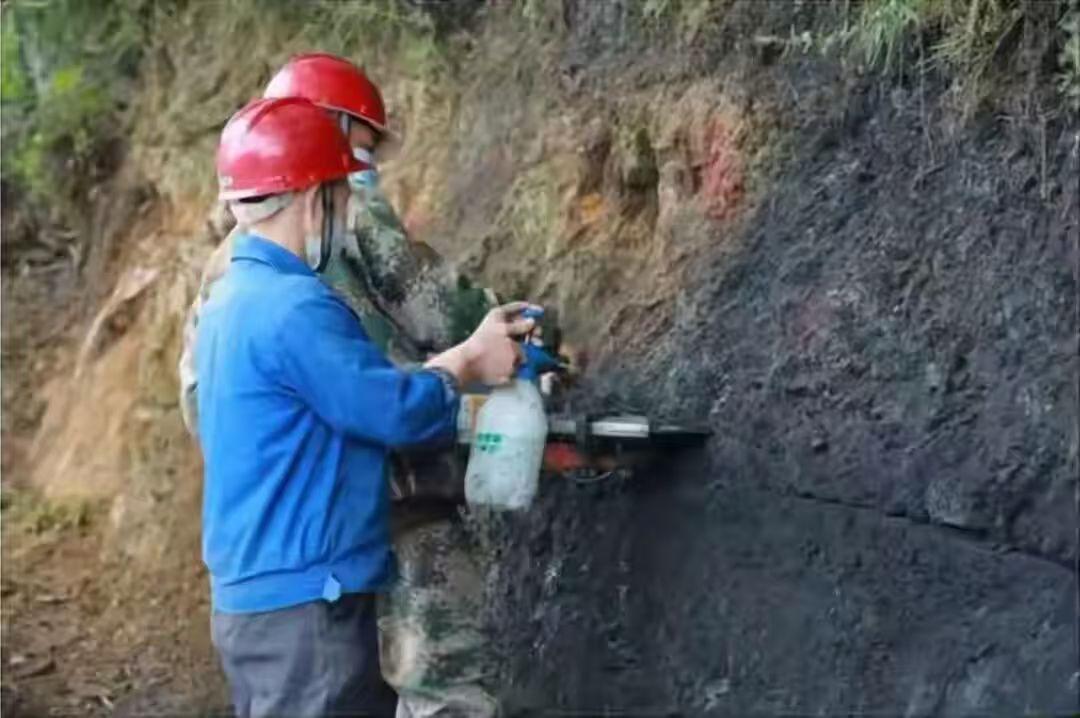 惊掉下巴了，1200吨国家管制石墨弄到美国，这胆儿真是肥上天了！

第一次看到上