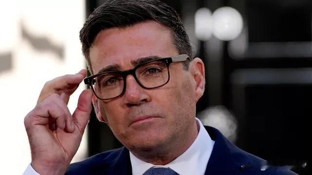 彻底激怒俄罗斯！
英国新首相安迪·伯纳姆表示，英国百分之一百与乌克兰站在一起！他