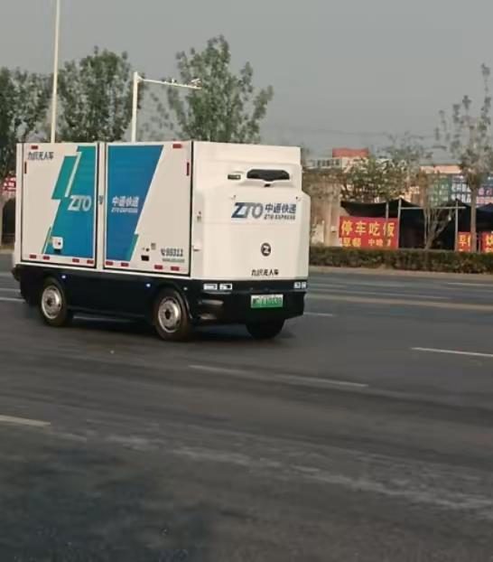 无人化从不是科技红利，只是资本的降本套路
 
很多人把遍地的无人车、送餐机器人，