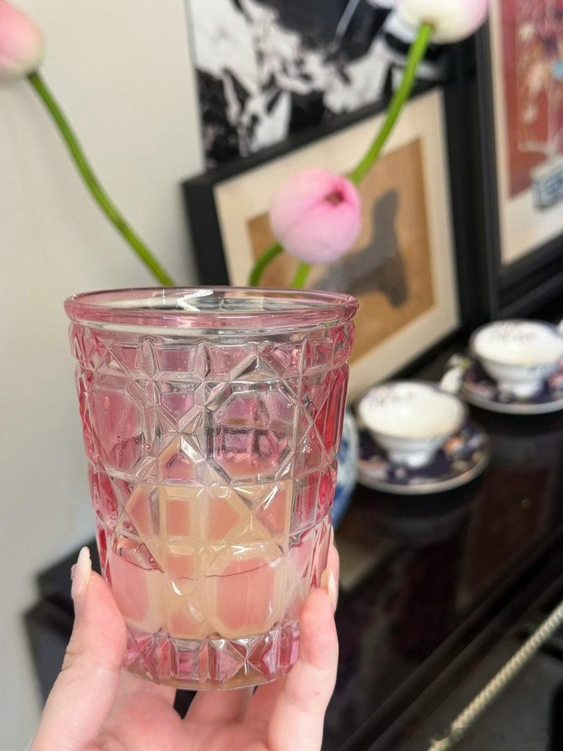 七白粉好好喝啊！真的很好喝，里面有玫瑰银耳能难喝到哪去，没有加一点糖，但真的很香