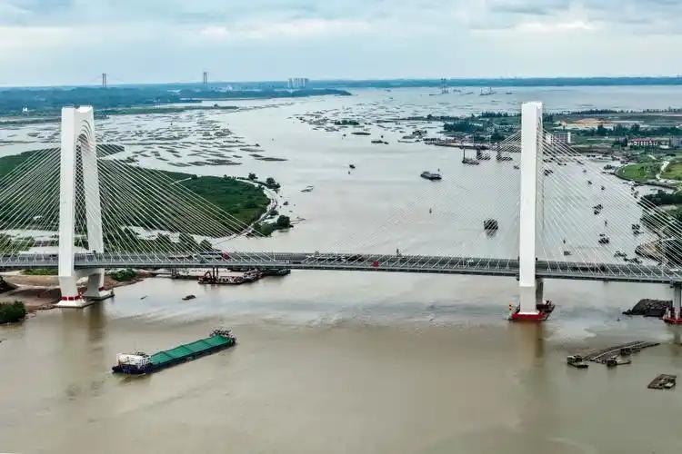 平陆运河通江达海，你知道它能省多少运费吗？
作为西部陆海新通道的标志性工程，平陆