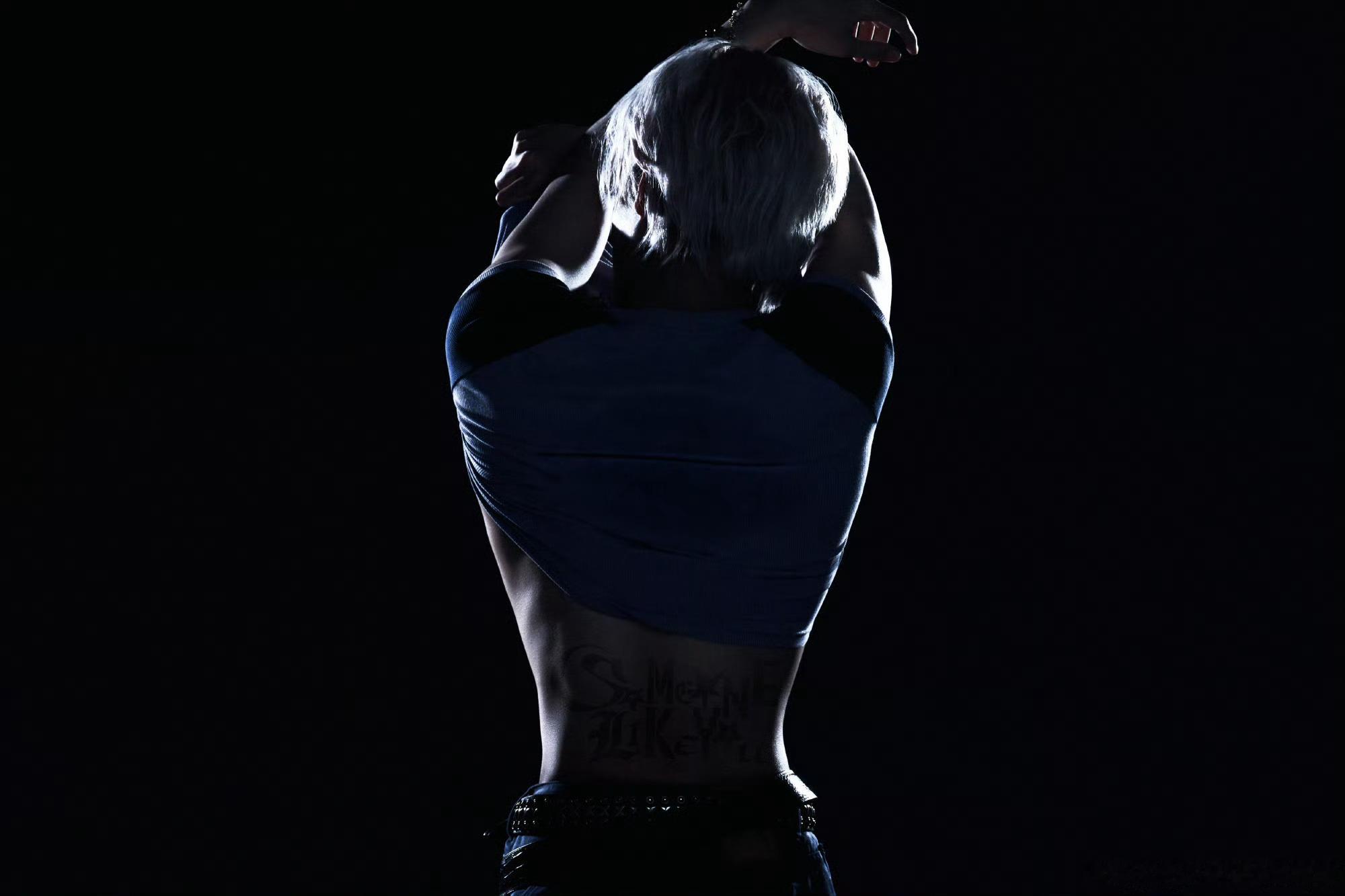 张真源新歌将上线张真源新歌预热，啊啊啊啊这个白发这个腹肌坐等1月12号