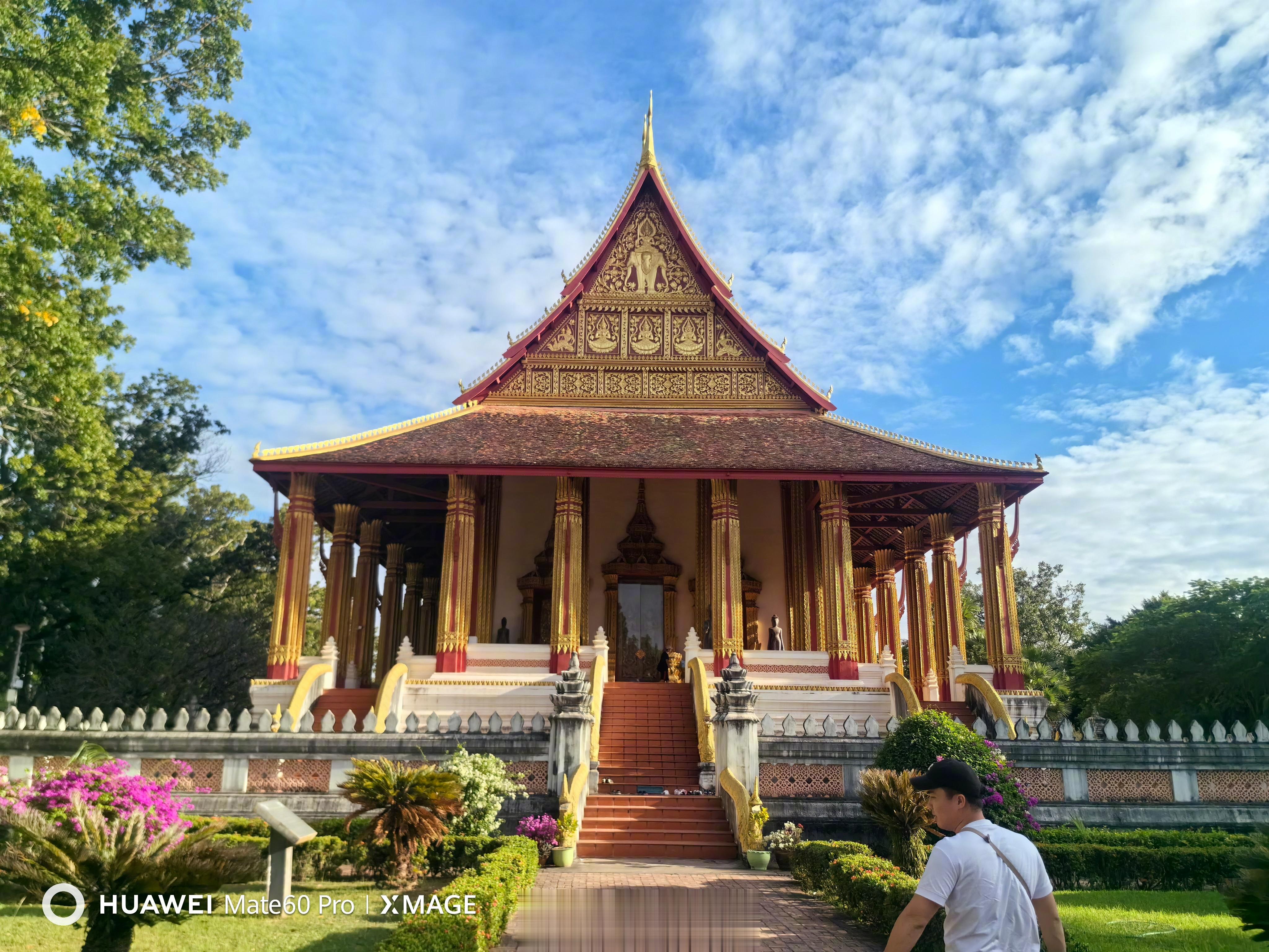 #老挝旅行##一起玩地球# 玉佛系稀世珍宝，原存放在清迈王国。1547年琅勃拉邦