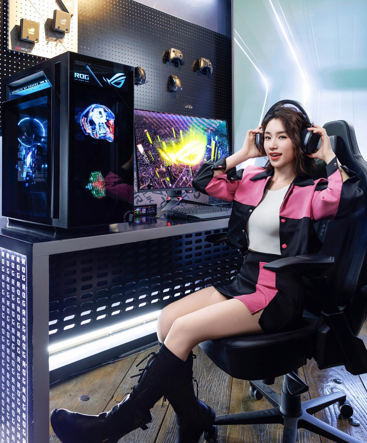 生而耀眼  
全息破界，战力无双，
一眼锁定，为超越而生。