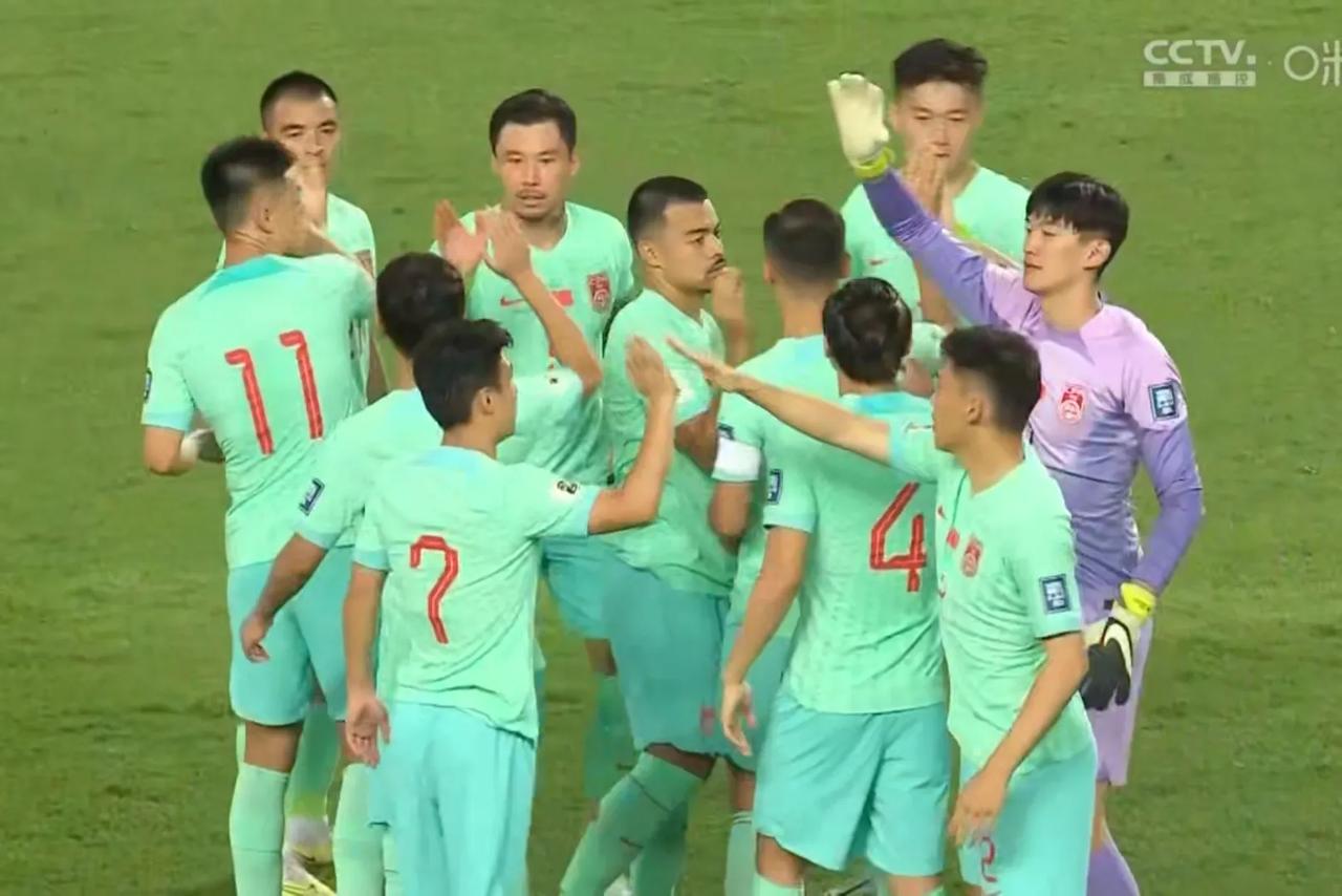 上半场，泰国队🇹🇭1-1中国🇨🇳
#世预赛亚洲区第二阶段C组首轮#
11