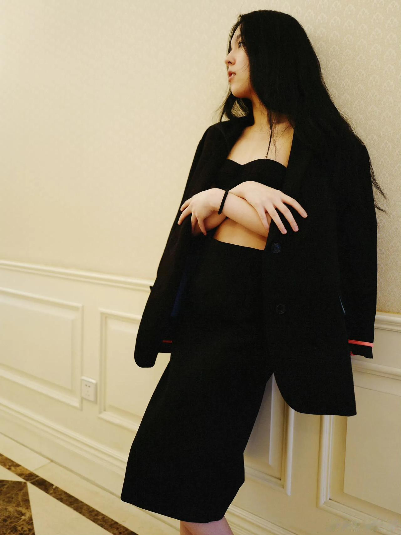 咏哥女儿法图麦，
这是要走性感路线了吗？