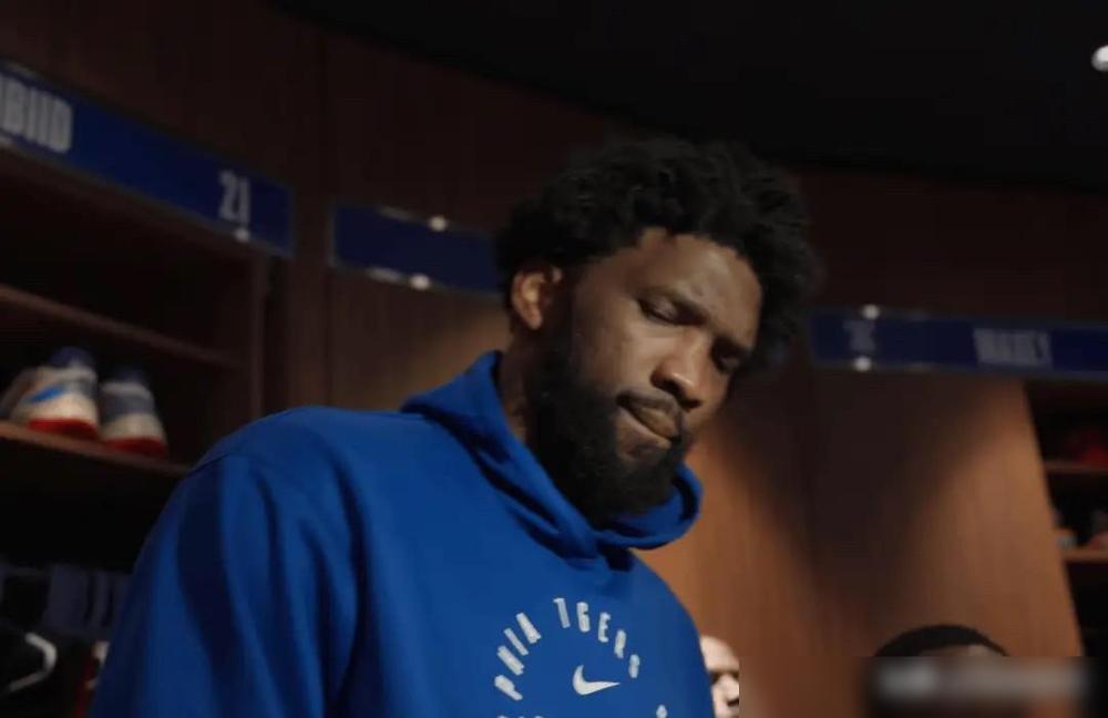 恩比德羡慕了

76人108-112憾负湖人，赛后恩比德接受采访时谈到了詹姆斯时