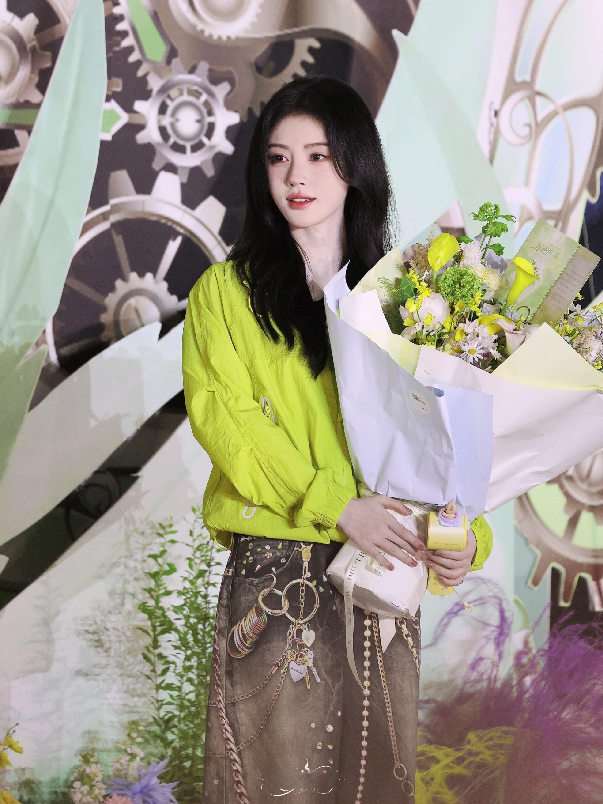 🍊鞠婧祎露芜衣💙鞠婧祎月鳞绮纪‧₊˚ᜊ分享给你我的小鱼干ᜊ˚₊‧​​​