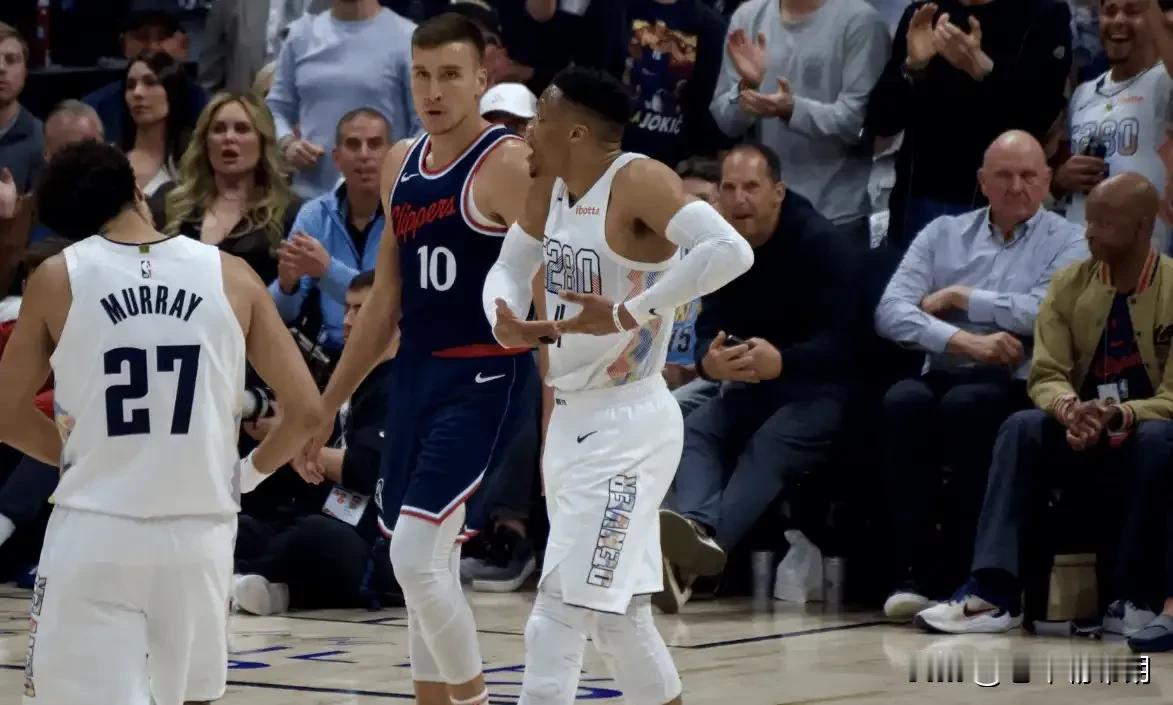 威少赛后走进更衣室说：他们是挑错人了，不是吗？

今日NBA季后赛系列赛抢七战中