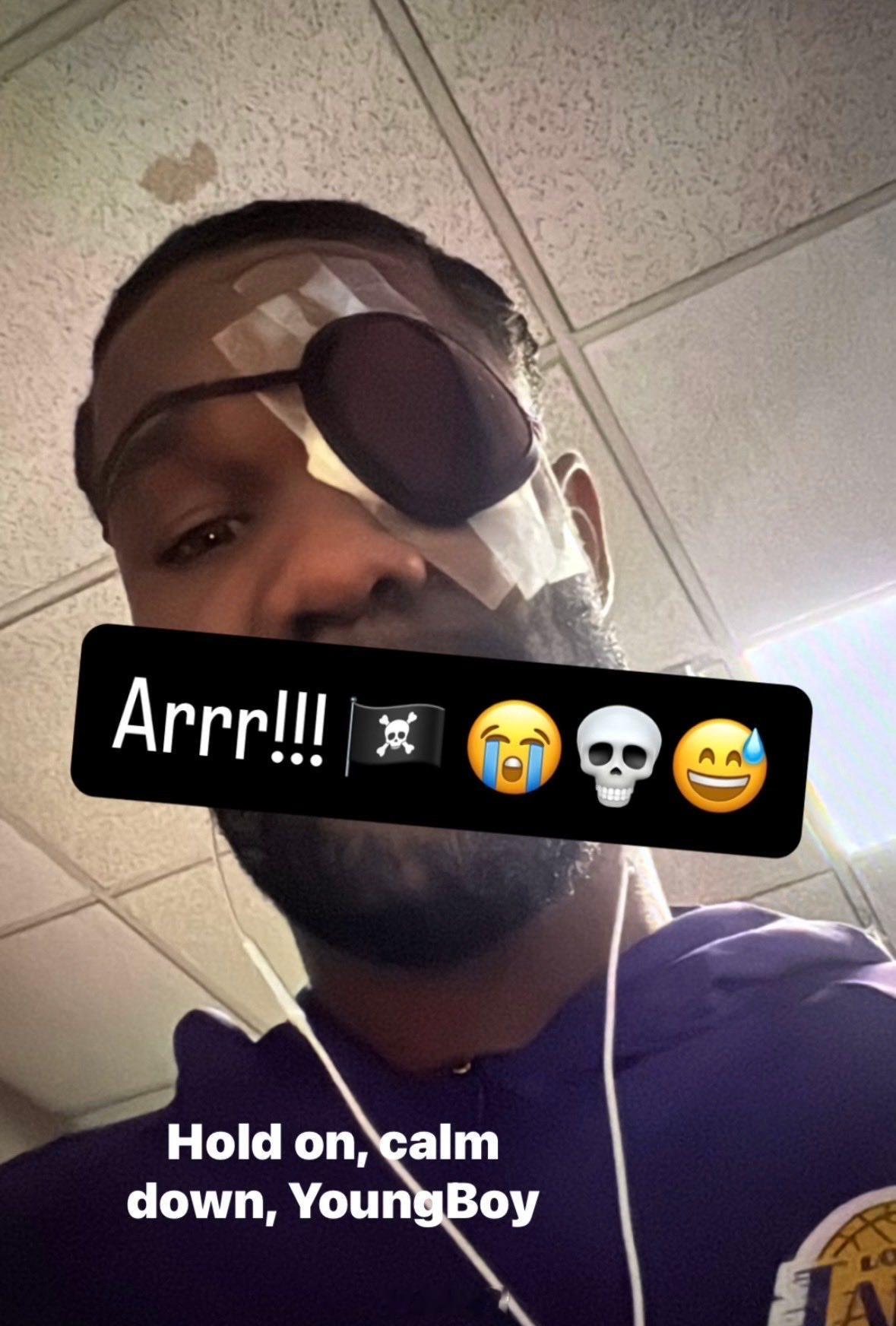 艾顿在比赛中被戳到眼睛，雷迪克说他现在像个海盗；卢卡自曝在家欣赏高中音乐剧