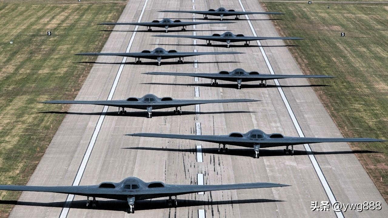 在“史诗狂怒行动”的首轮攻击中部署B-2“幽灵”隐形轰炸机，证实了美国空军再次动