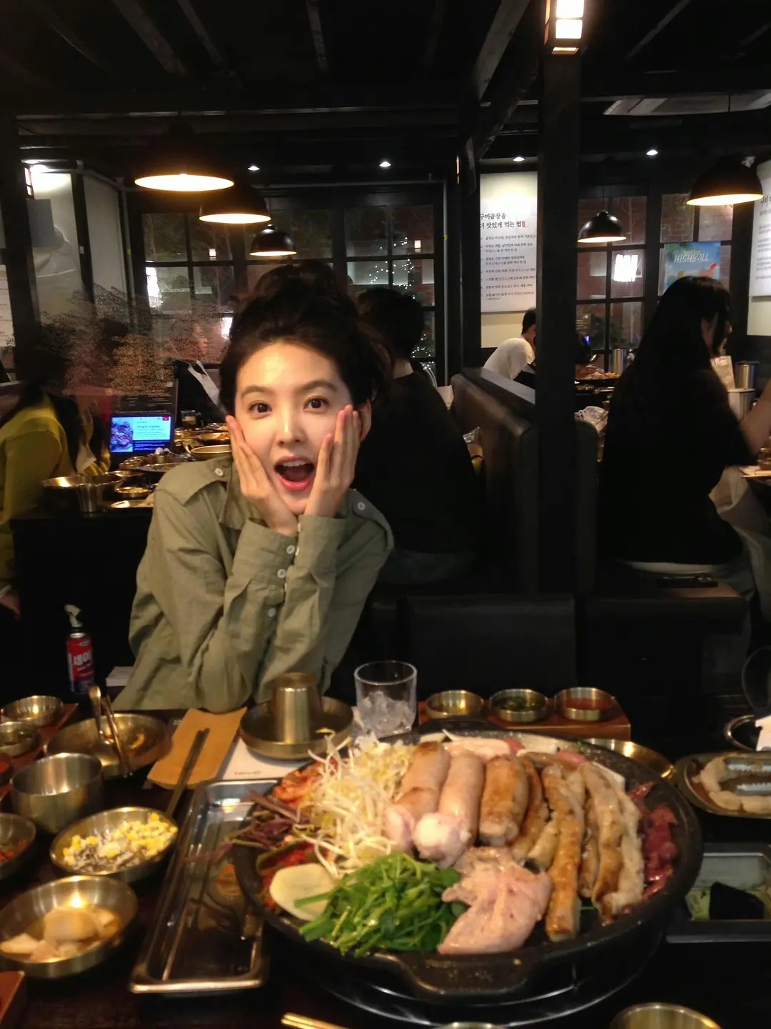 有想看章若楠演警花这组图拍得挺有生活感的喜欢喜欢 