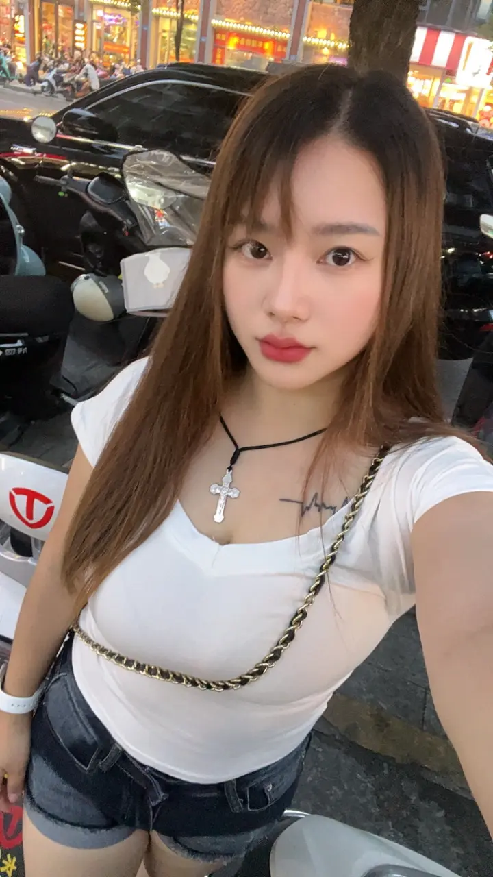 以前觉得两个人相爱就没什么能阻挡 现在知道还有现实 脾气 还有互相不理解