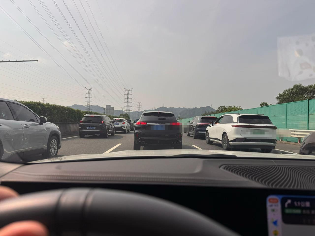 五一都堵在路上！很多人没想到这个五一提前来到，一些人想提前出发，避开拥堵，却堵在