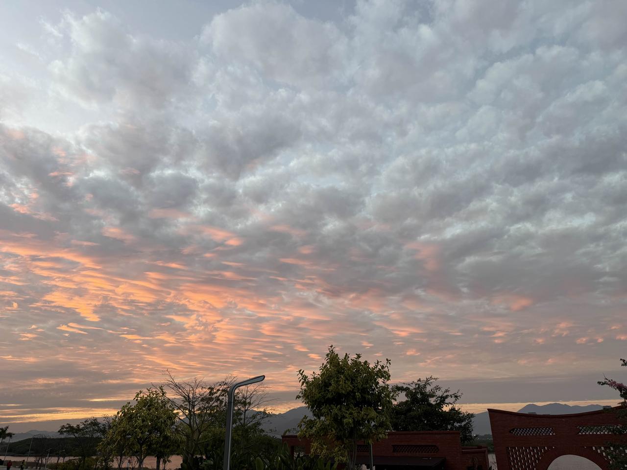 冬日夕阳正好。