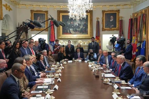 华盛顿1月29日，唐纳德·特朗普总统在白宫召开今年第一次内阁会议上讲话。

重点