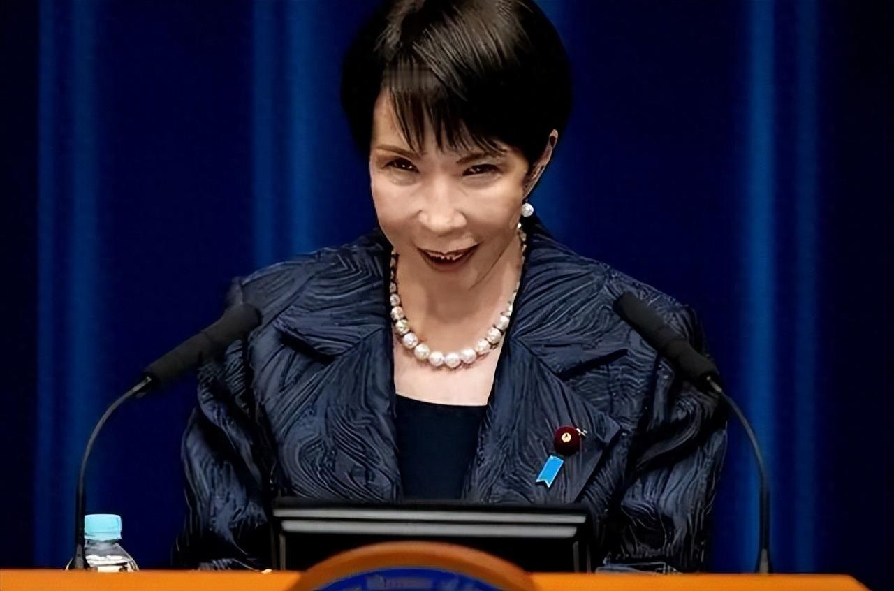 高市早苗即将下台。
日政坛迎来“地震”！
压根不用中方出手。

一封检举信送到了