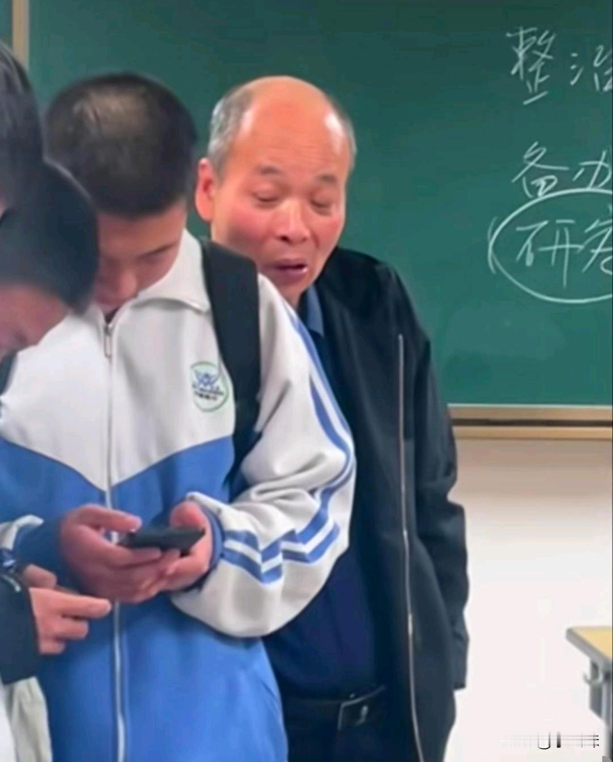 当这个学生转过头，求他的阴影面积有多大？
