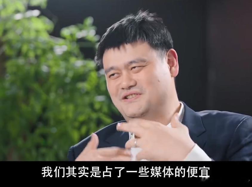 #姚明回应为什么很难再出姚明#  在放出的访谈片段中，姚明认为现在出不了姚明、刘