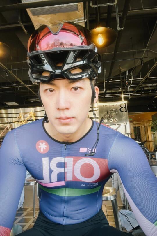 不是 连体这对吗 右滑查看真实身材