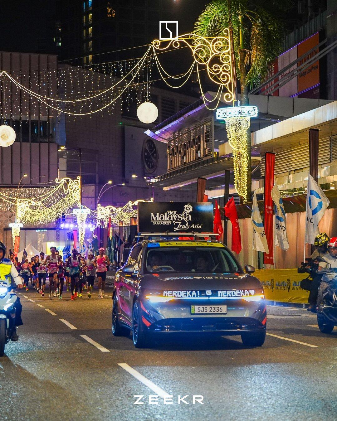 极氪带着马来西亚车主们参加 Malaysia Marathon，借 Merdek