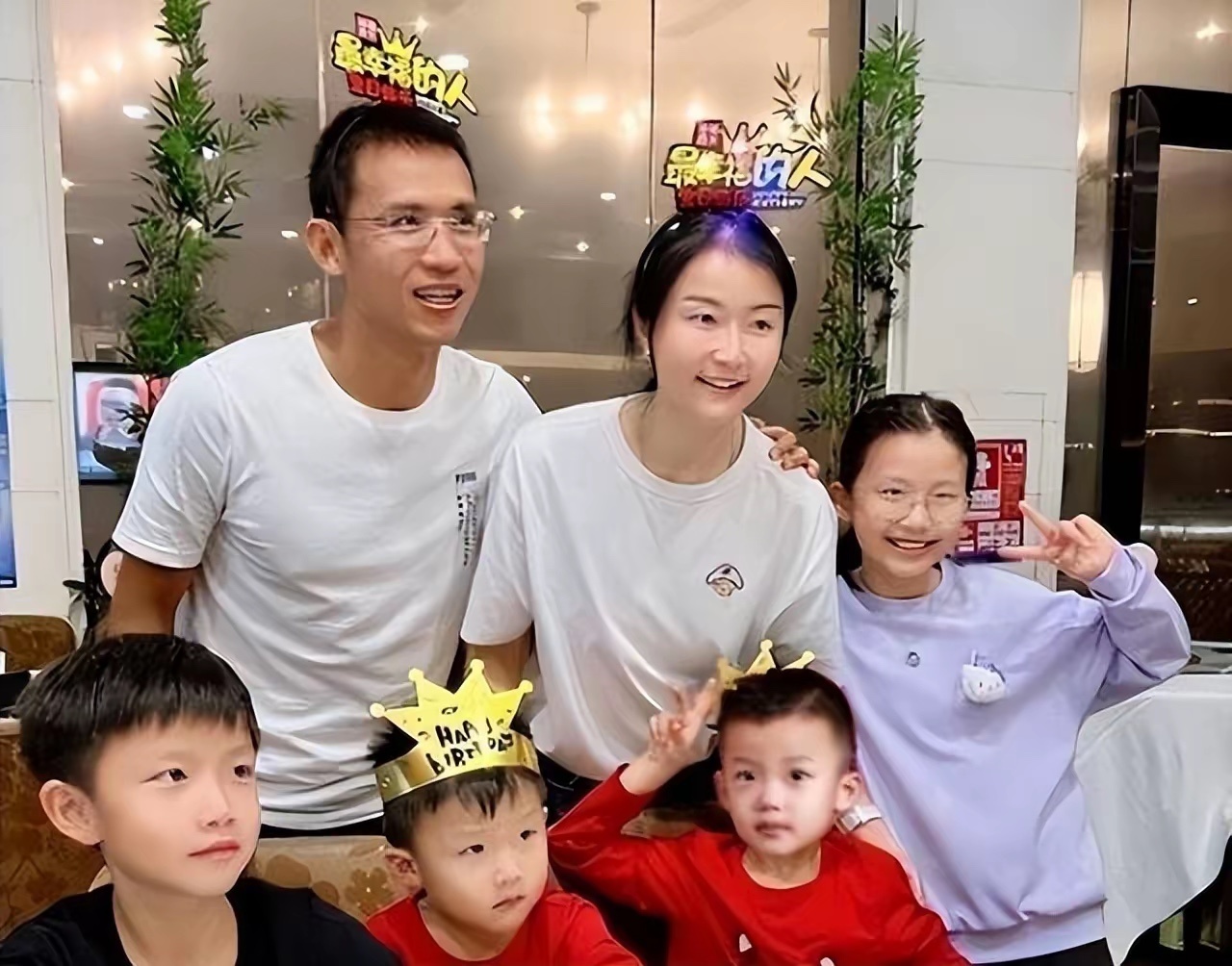 又一个郭晶晶？退役后嫁顶级豪门，7年连生4娃，如今已是顶级阔太 