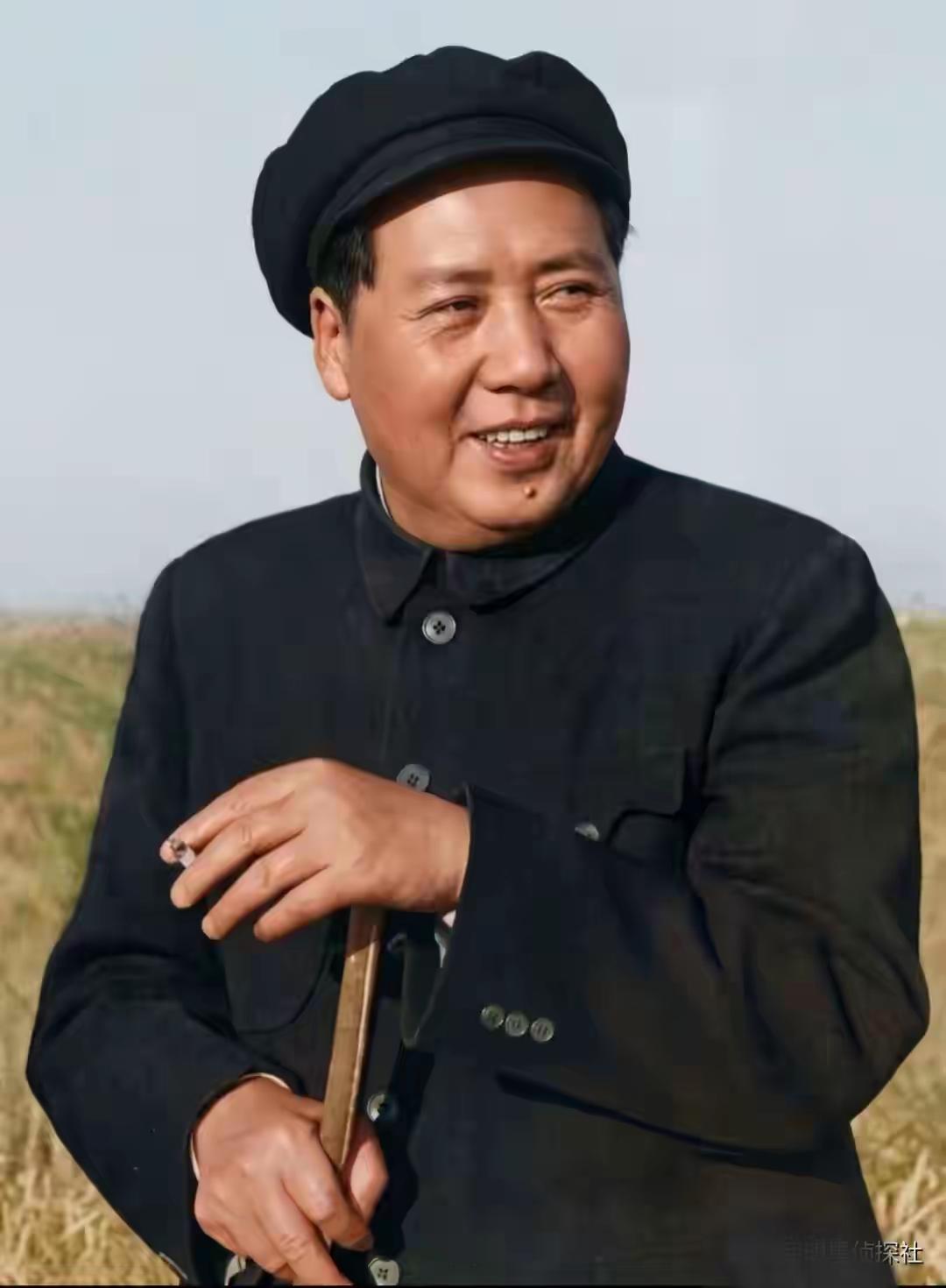 毛主席说：“如果我们和我们的后代不能时刻提高警惕，不能逐步提高人民群众的觉悟，社