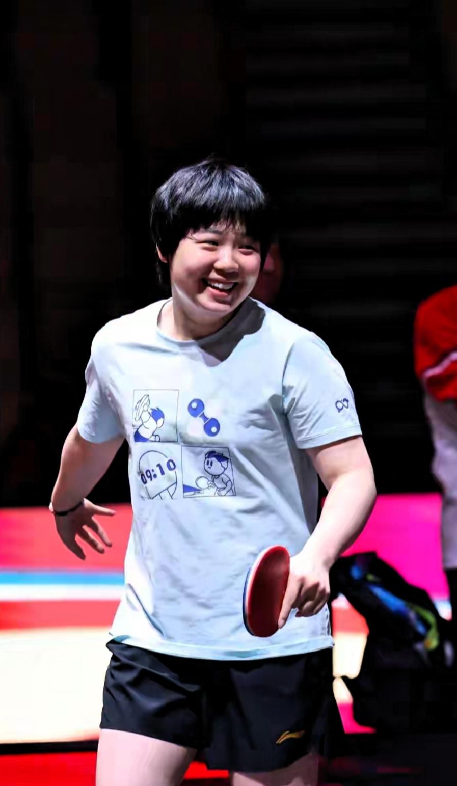 6位现役女乒世界冠军身高排行榜：
1、王曼昱1.76米，特别高
2、蒯曼1.69